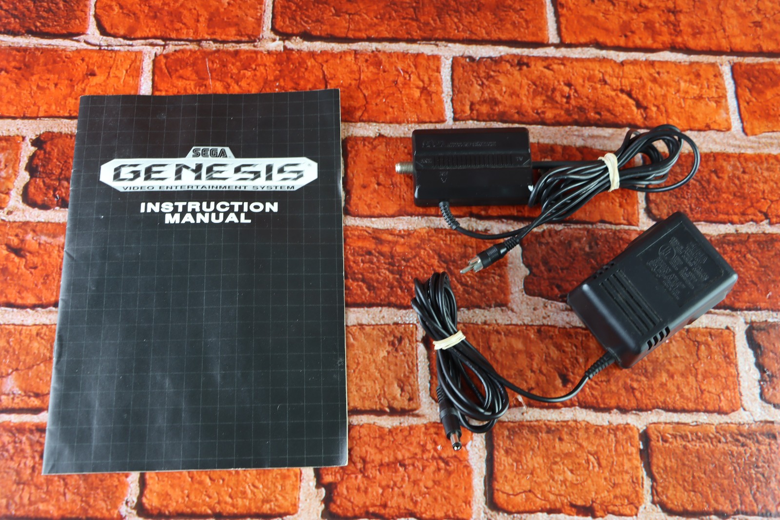 SEGA Genesis 16-Bit Model 1601 High Definition Graphics In Box Bundle WORKING