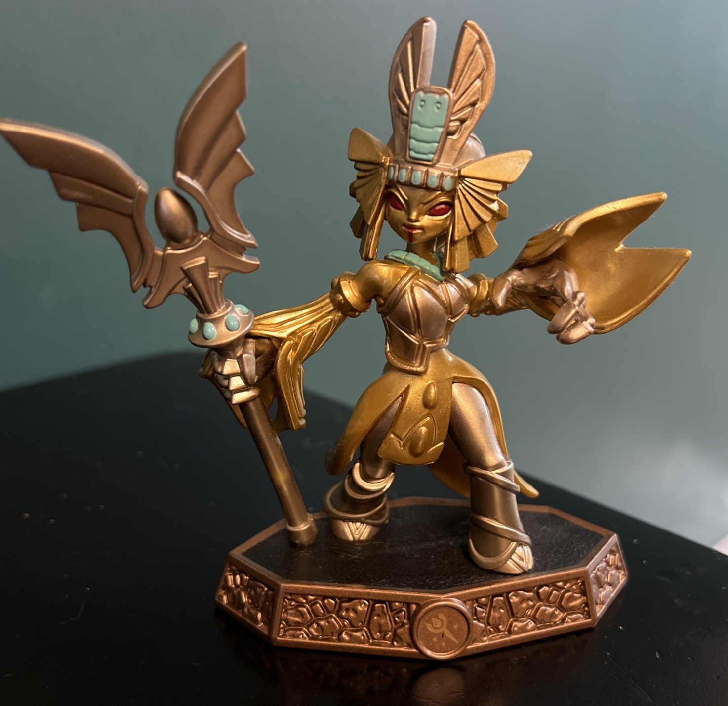 Skylanders Figures, Mirror, And Golden Queen Sea Trophy