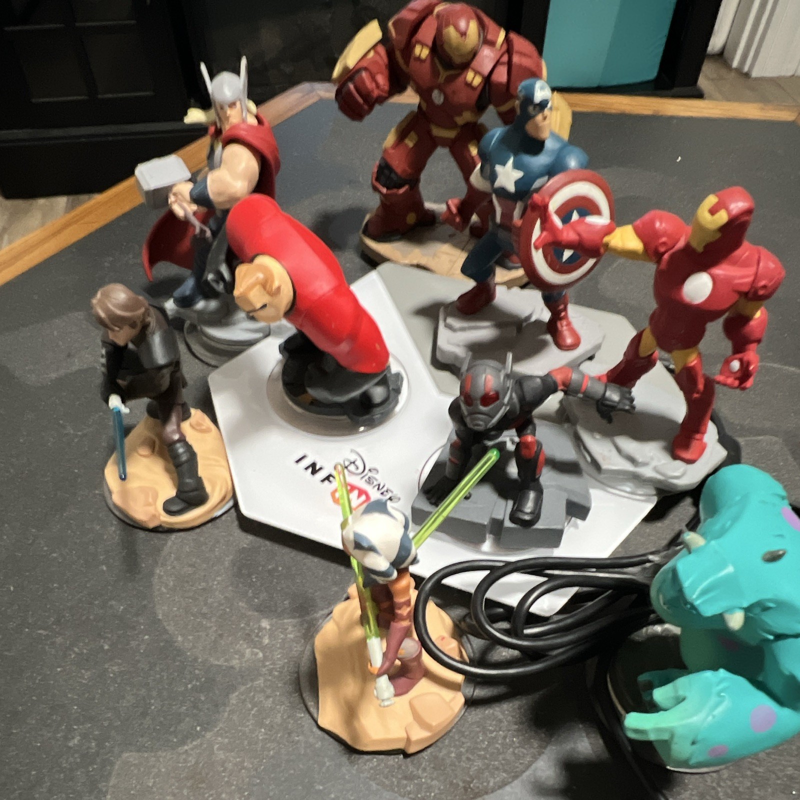 Disney Infinity Lot Figures Thor Hulk Iron Man Captain America Mr. Incredible