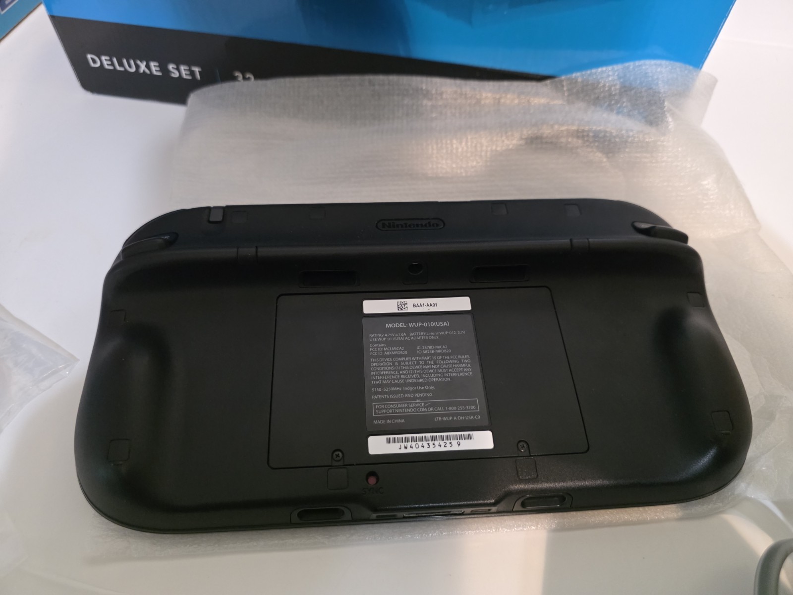 Nintendo Wii U Deluxe Set 32GB Black Console w/ GamePad, Cables, Box, Manuals