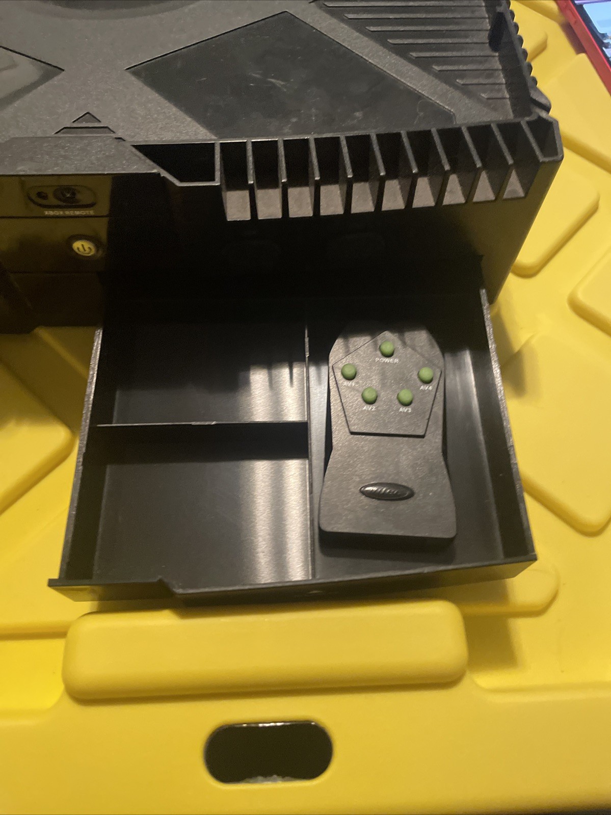Xbox Intec AV Wireless multi-in multi-out Remote Untested (Piece Loose Inside)