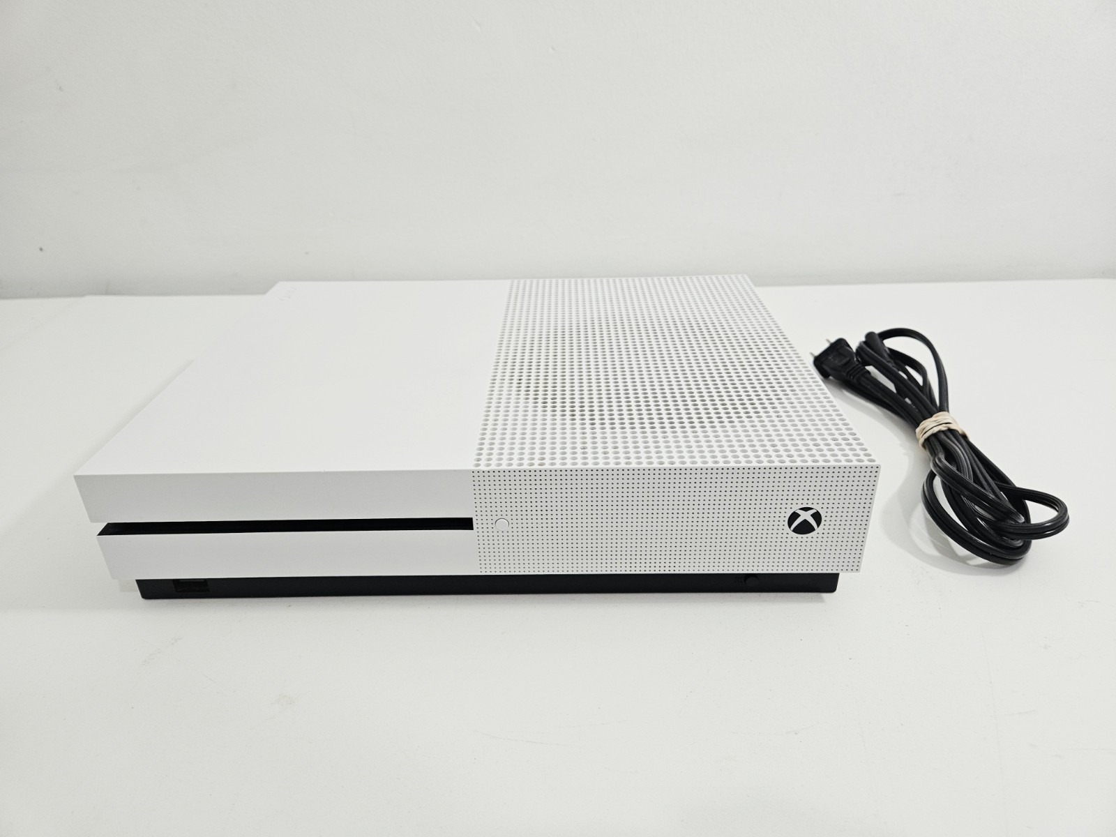 Microsoft Xbox One S 1TB White Console 4K UHD With Power Cord