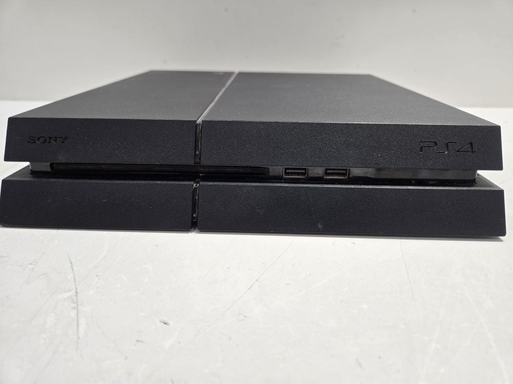 SONY PLAYSTATION 4 W/ACCESSORIES (P11035934)