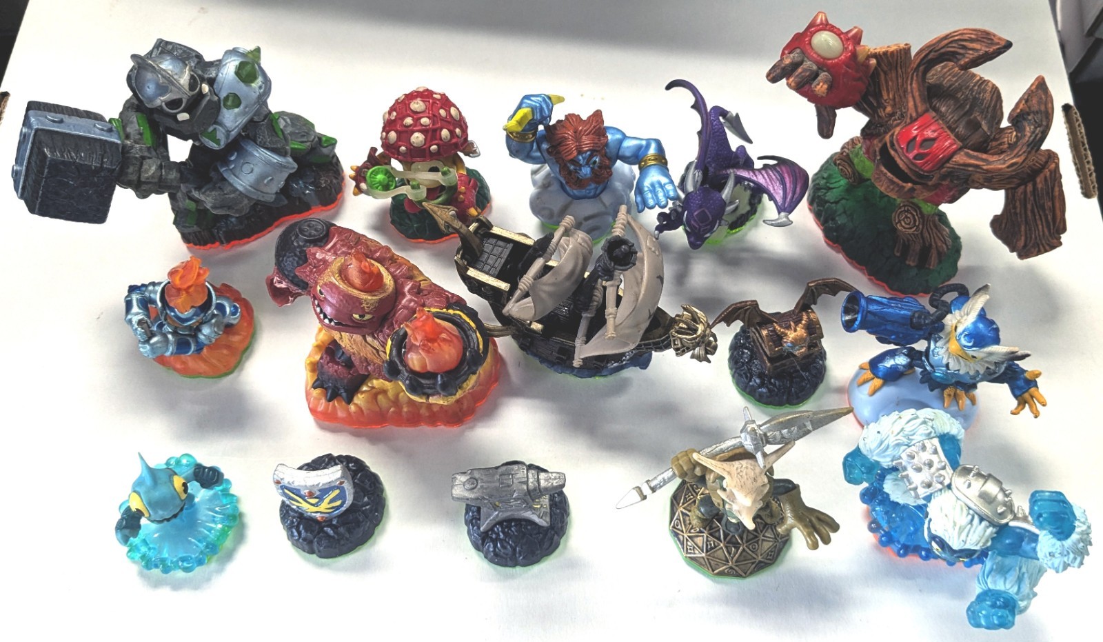 Skylanders Figures Lot of 15 Spyro’s Adventure & Giants, Free Shipping!