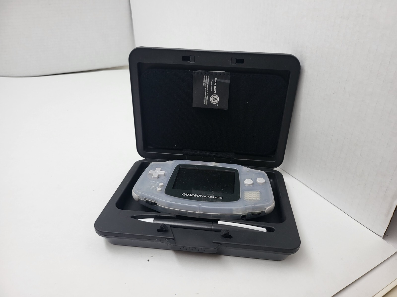 NEW MINT POKEMON BLACK /WHITE HARD SHELL TRAVEL CASE FOR 3DS/ 3DS XL NEW 3DS LL