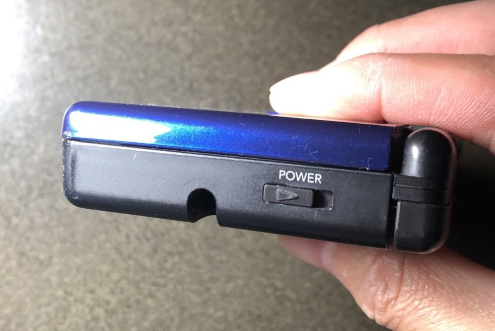 Nintendo DS Lite Blue w/ 1 game – No Charger/Stylus/GBA port Cover – Loose hinge