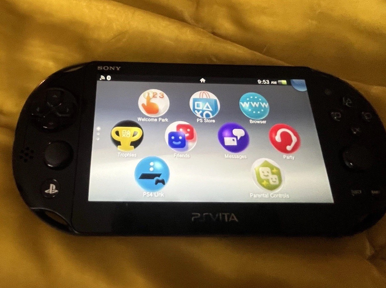 PS Vita 2000 Slim Bundle – 2 Memory Cards, And 2 Games