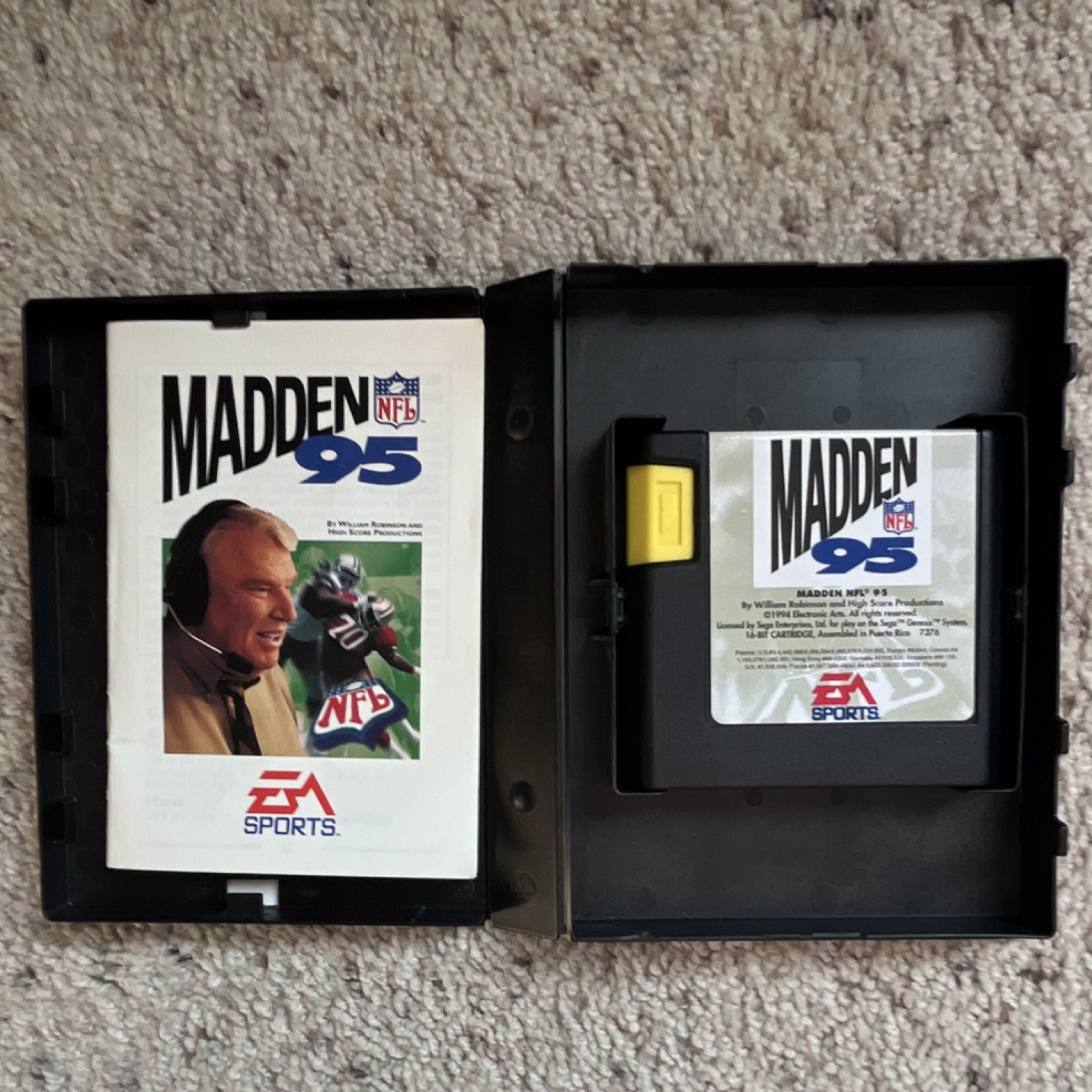 EA SPORTS Madden NFL 95 Sega Genesis Cartridge, Case & Manual American Football