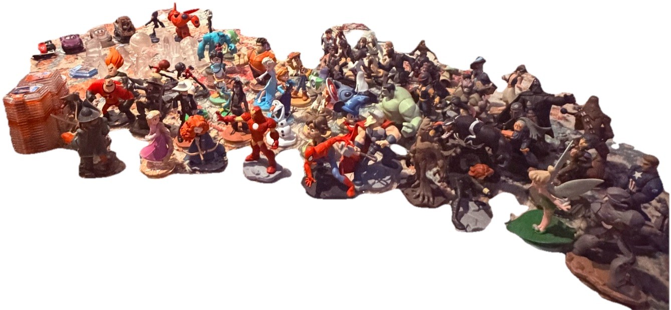 Disney infinity lot Figures, Power Disc, Over 150 Pieces. Marvel, Star Wars.