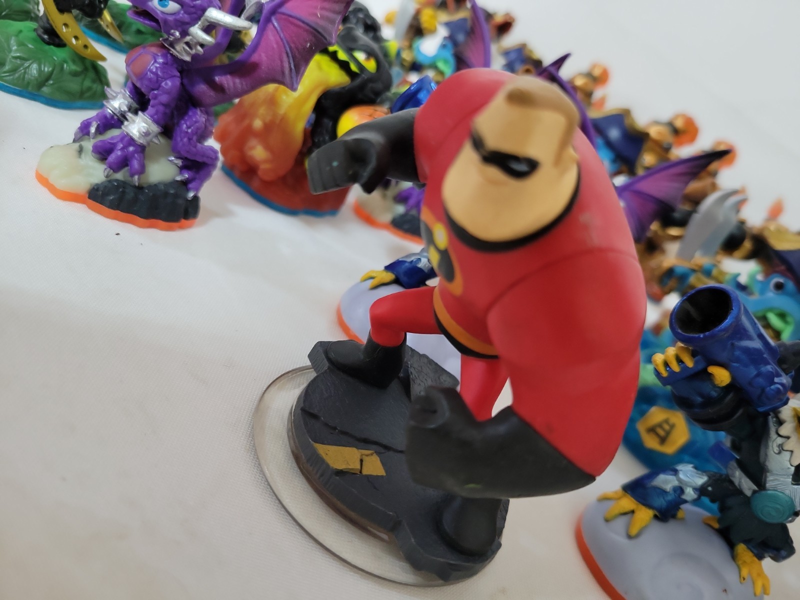 Activision Skylanders – Bulk Lot of 30 + Figures