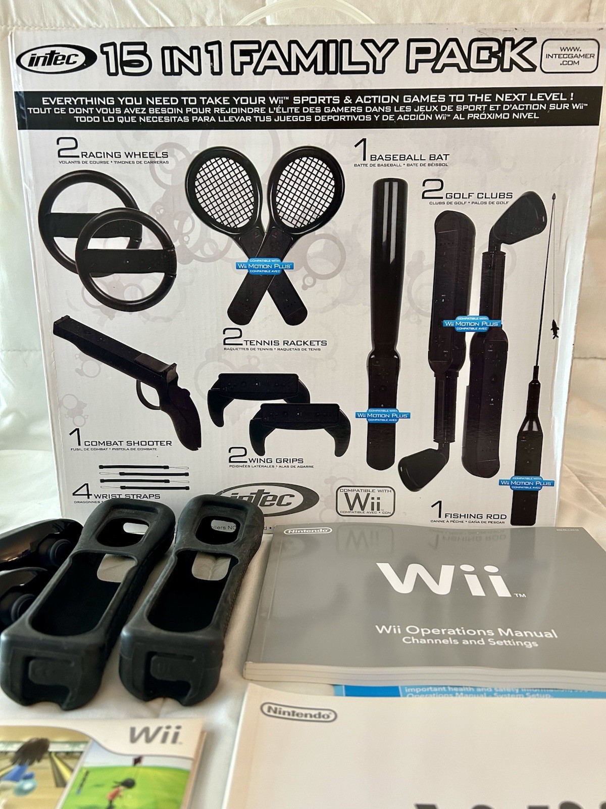 Nintendo Wii Bundle Wii Sports Intec 15-in-1 Accessory Kit 2 Nunchucks &Manuals