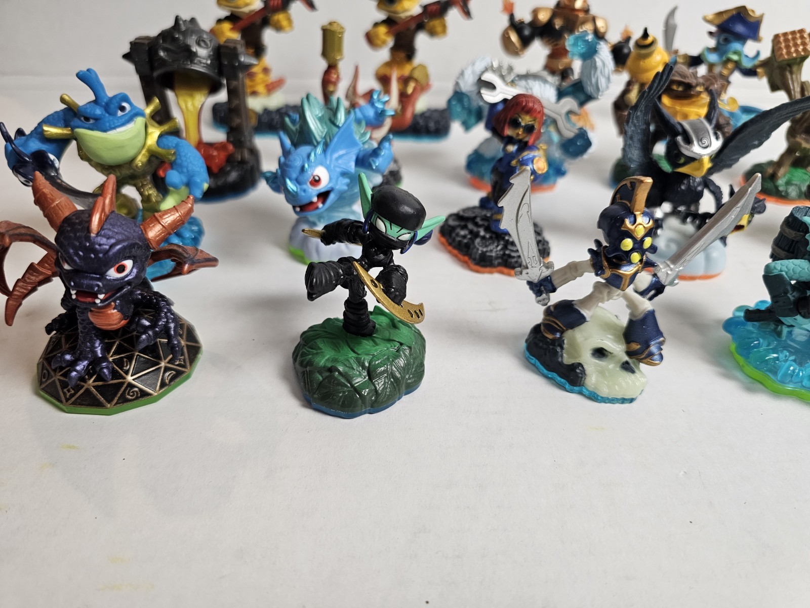 Skylanders Lot Of 19 With Carrying Case, Giants, Spyro’s Adventure, Swap Force