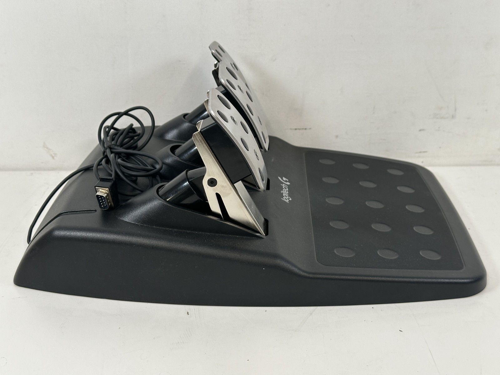 Logitech G29 Driving Force Racing Wheel and Floor Pedals – Black READ