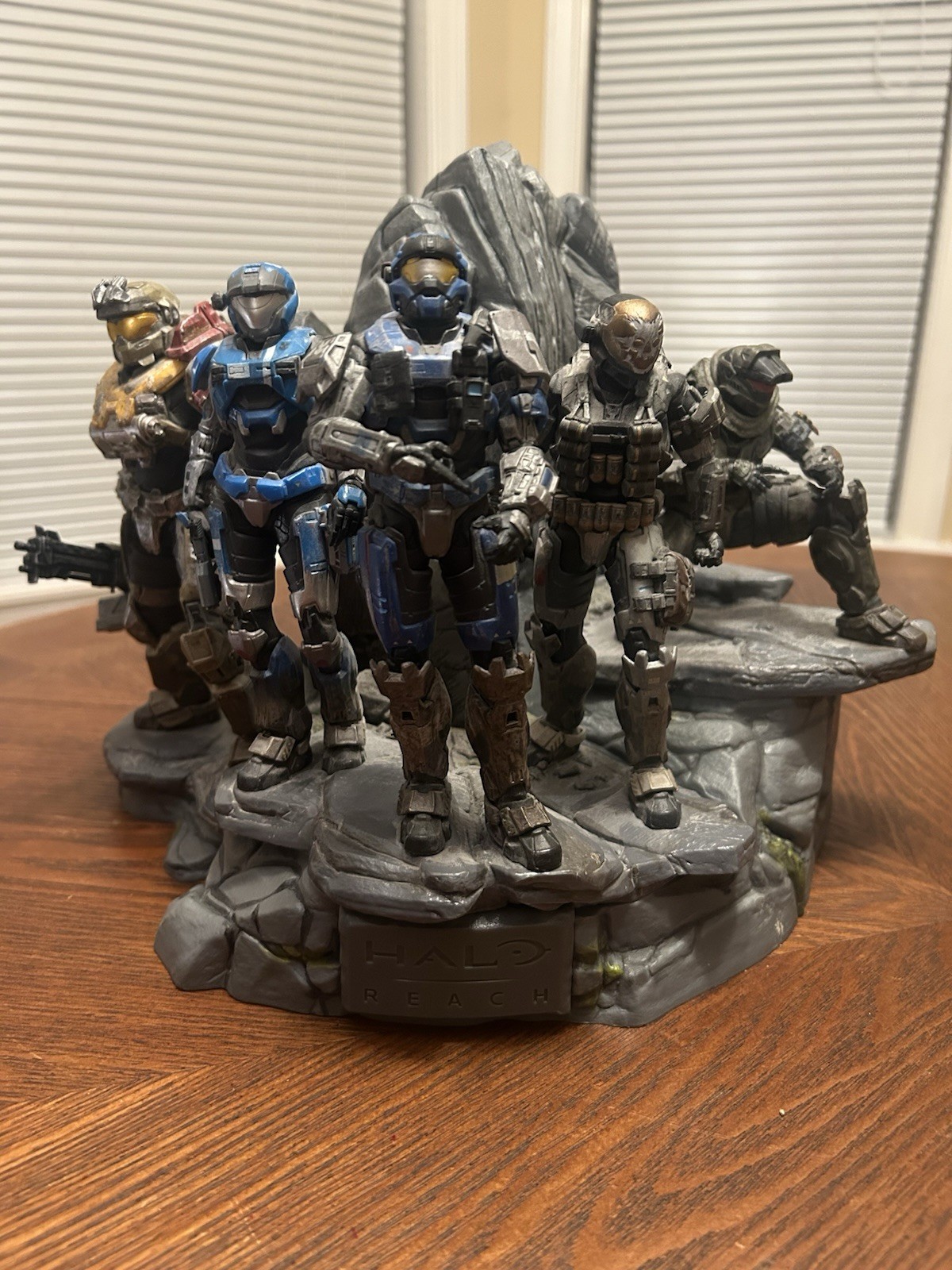 Halo Reach Legendary Edition Statue Noble (MISSING SOME WEAPONS)