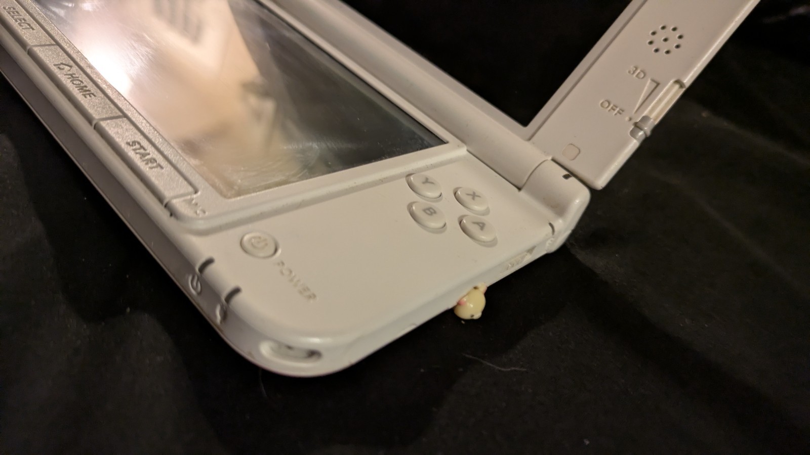 32GB Nintendo 3DS XL White & Pink w 3 games and Rilakkuma stylus + charger