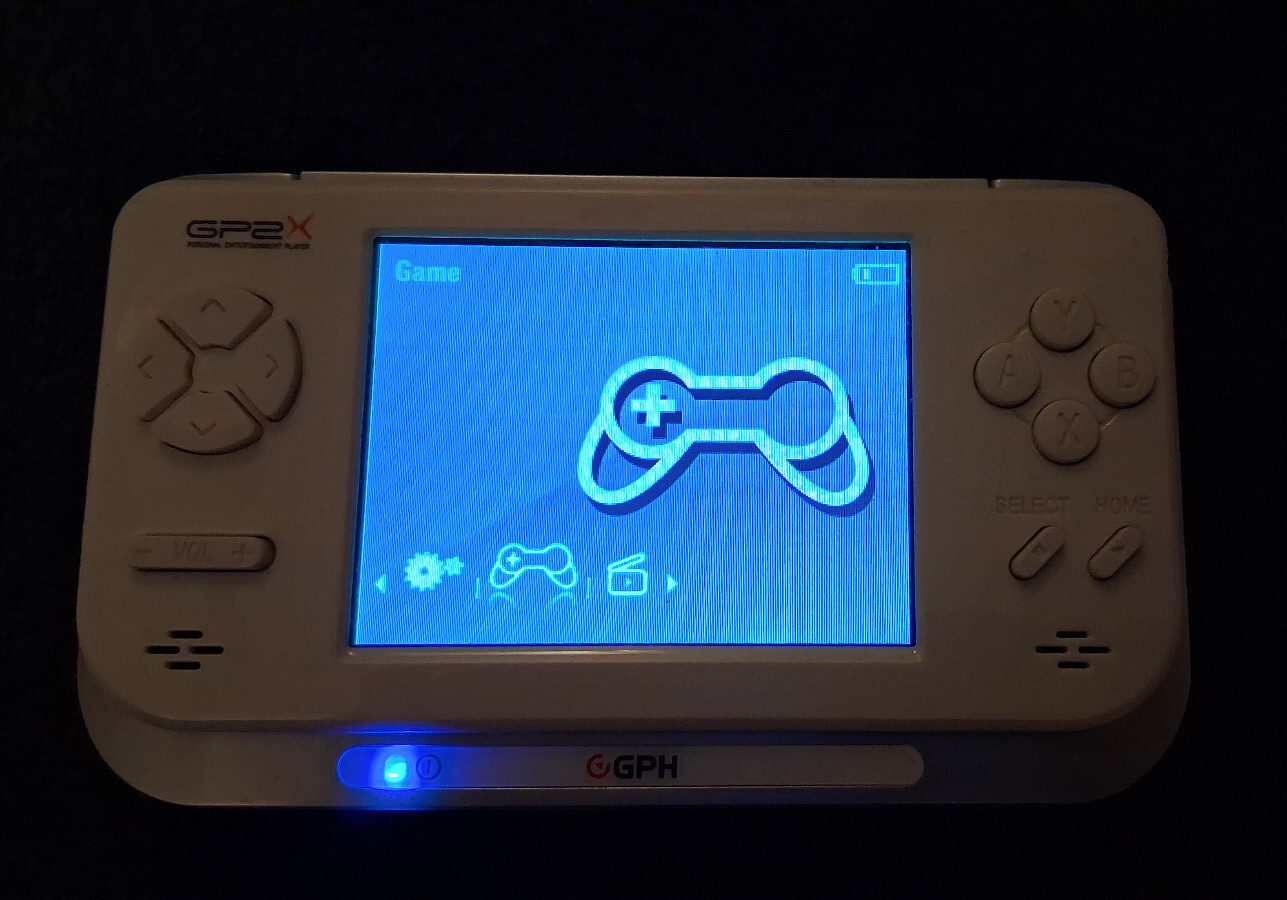 GP2X F-200 Portable Retro Linux Console + TV Output Cradle, working tested