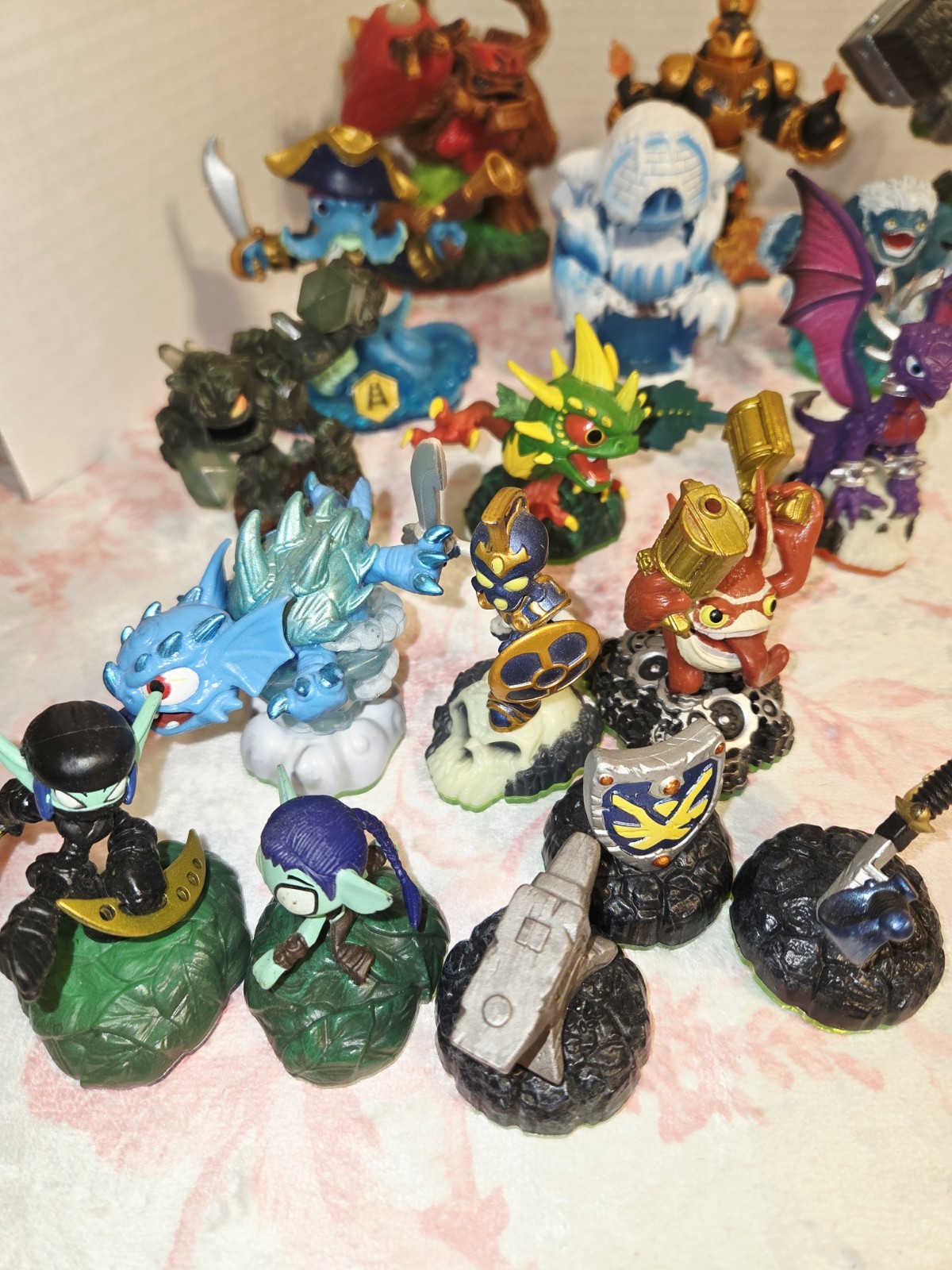 HUGE Lot Of 38 Activision Skylanders Character Figures Mixed Series Action