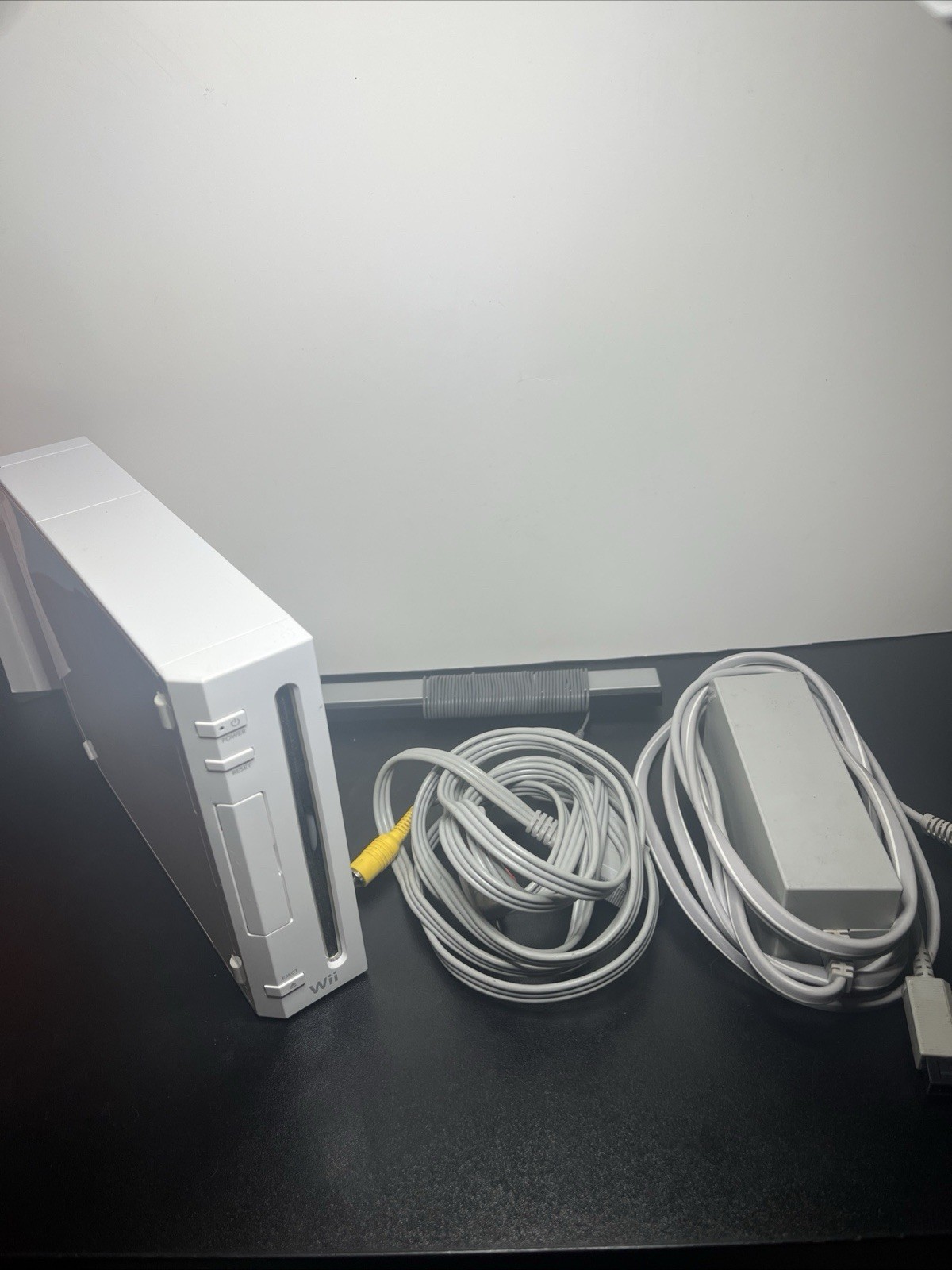 Nintendo Wii RVL-001 512 MB Home Console – White