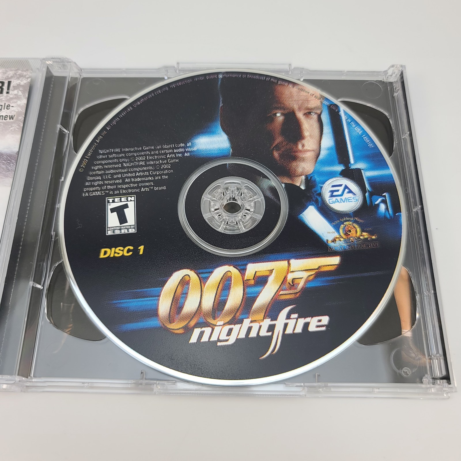 007 Nightfire PC CD-ROM Game James Bond EA Games MGM Interactive Complete 2002