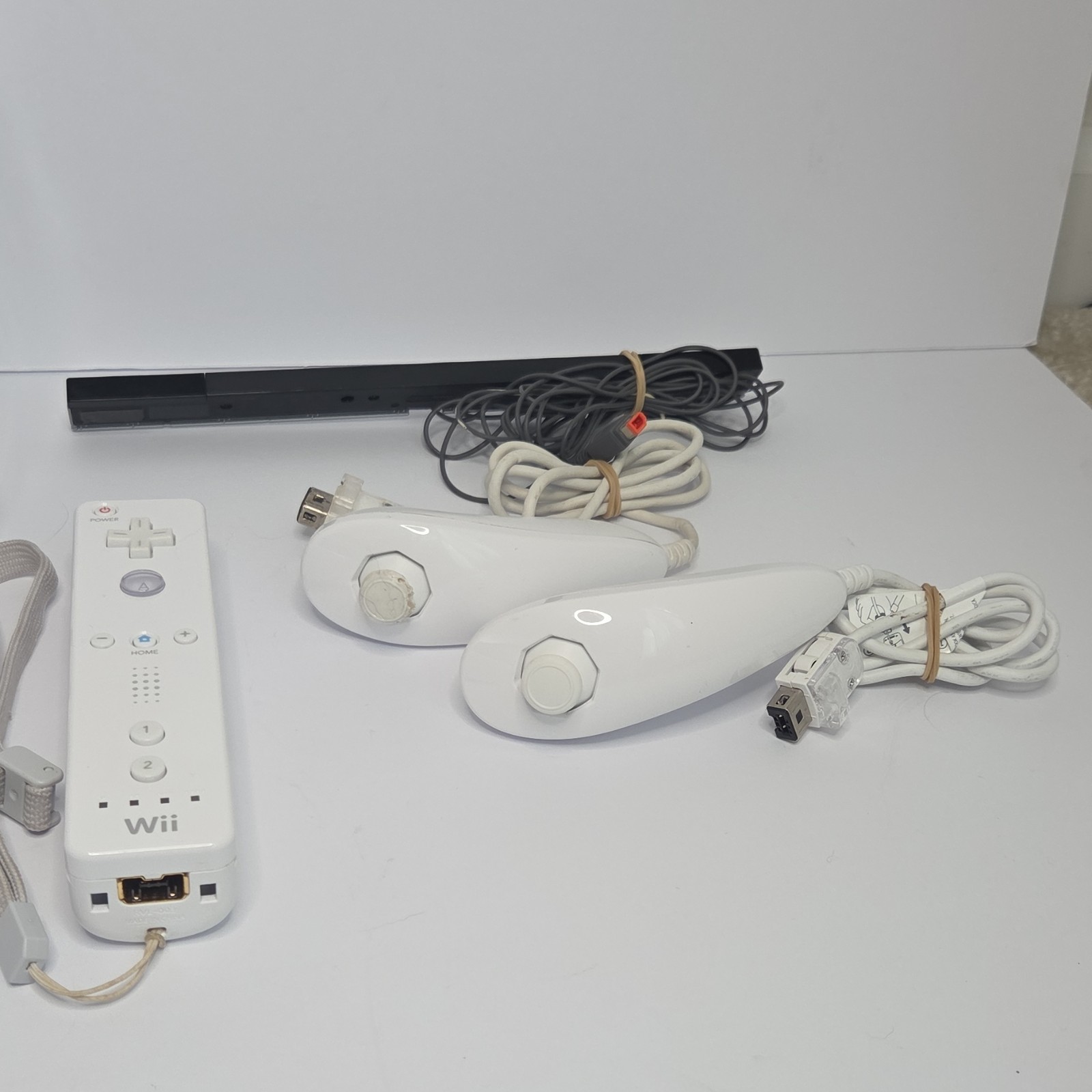 Nintendo Wii Console Bundle w/ 2 Remotes, 2 Nunchuks, Sensor Bar NTSC-U/C