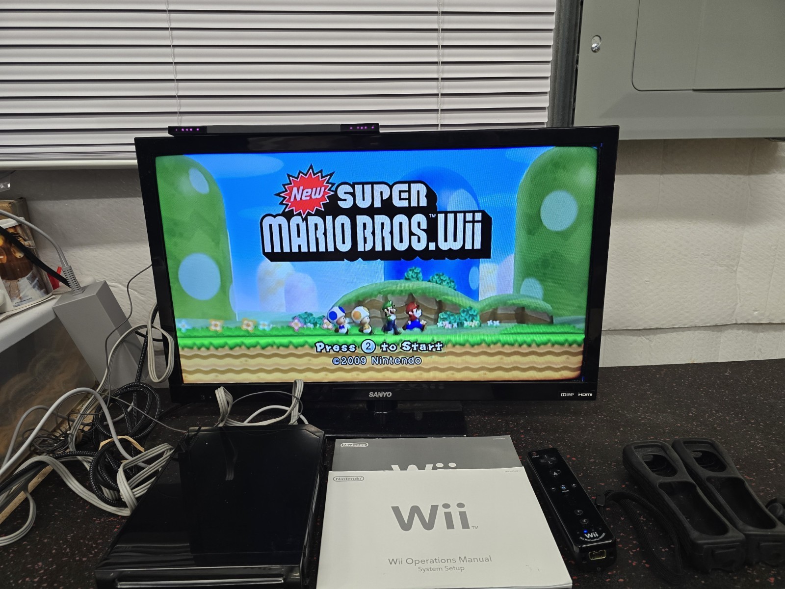 Nintendo Wii Game System RVL-101(USA) Black Bundle w/ Motion Plus & Super Mario
