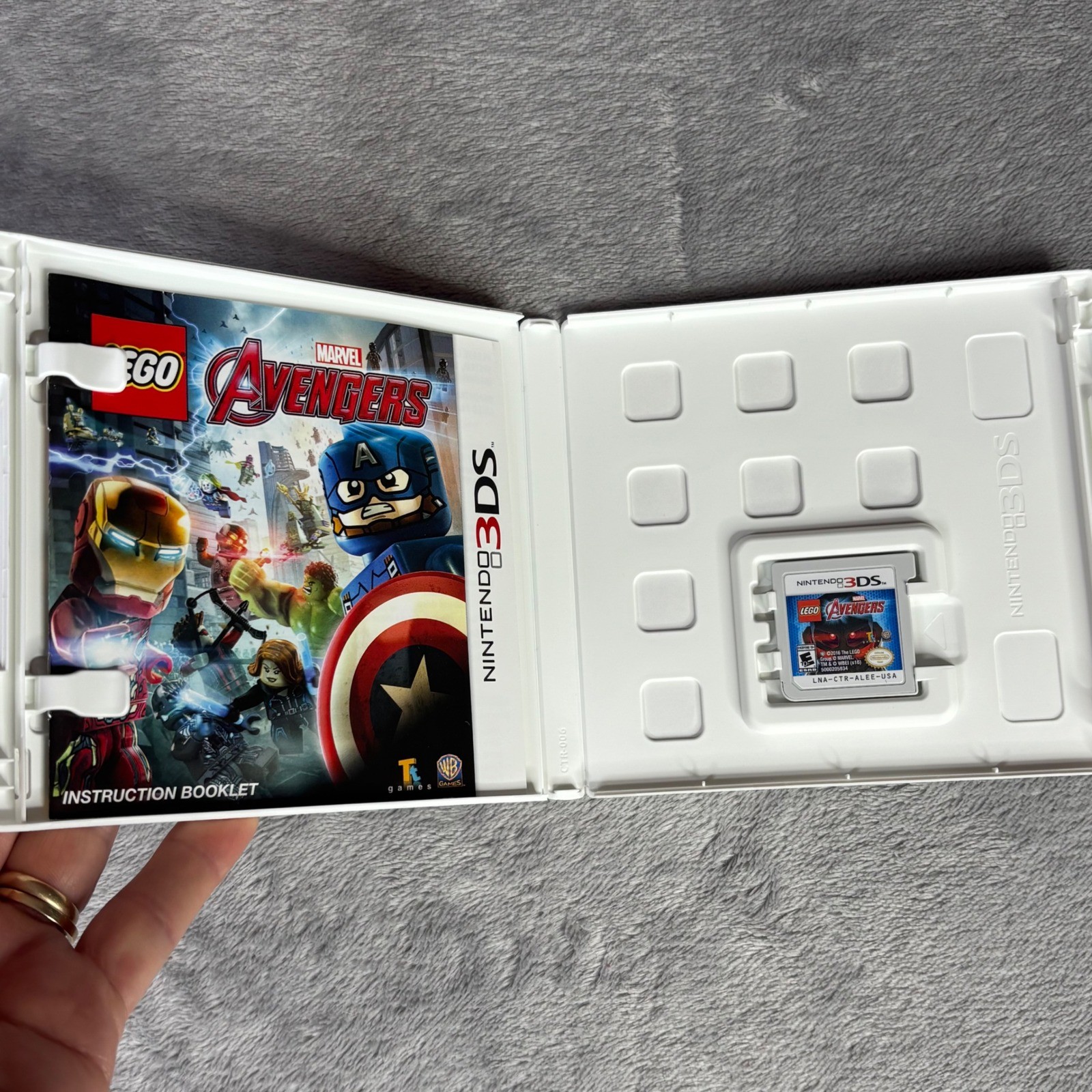 LEGO Marvel Avenger Nintendo 3DS Game Complete CIB Iron Man Captain America Hulk