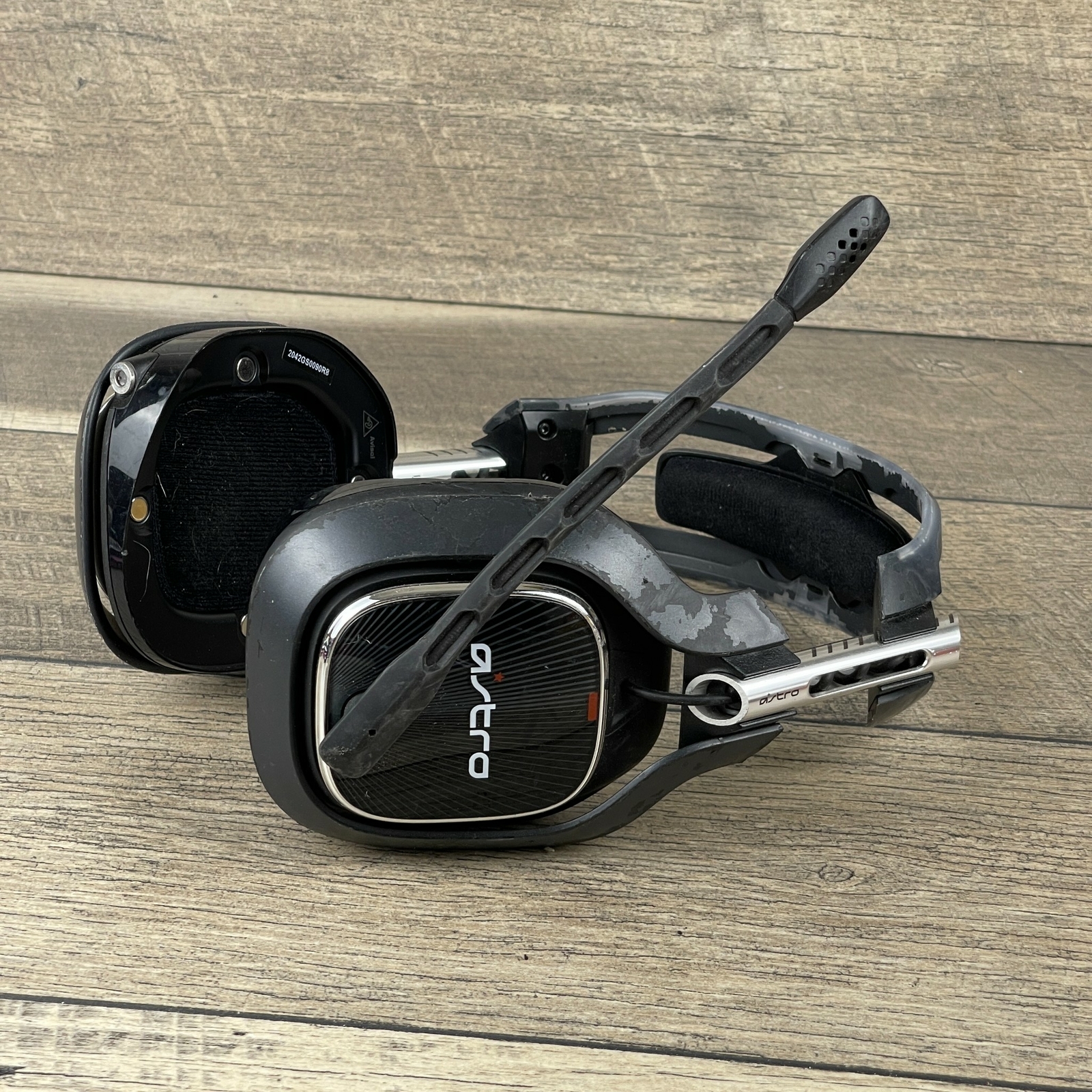 Astro A40 Black Wireless Ear-Cup (Over the Ear) Gaming Headset Untested