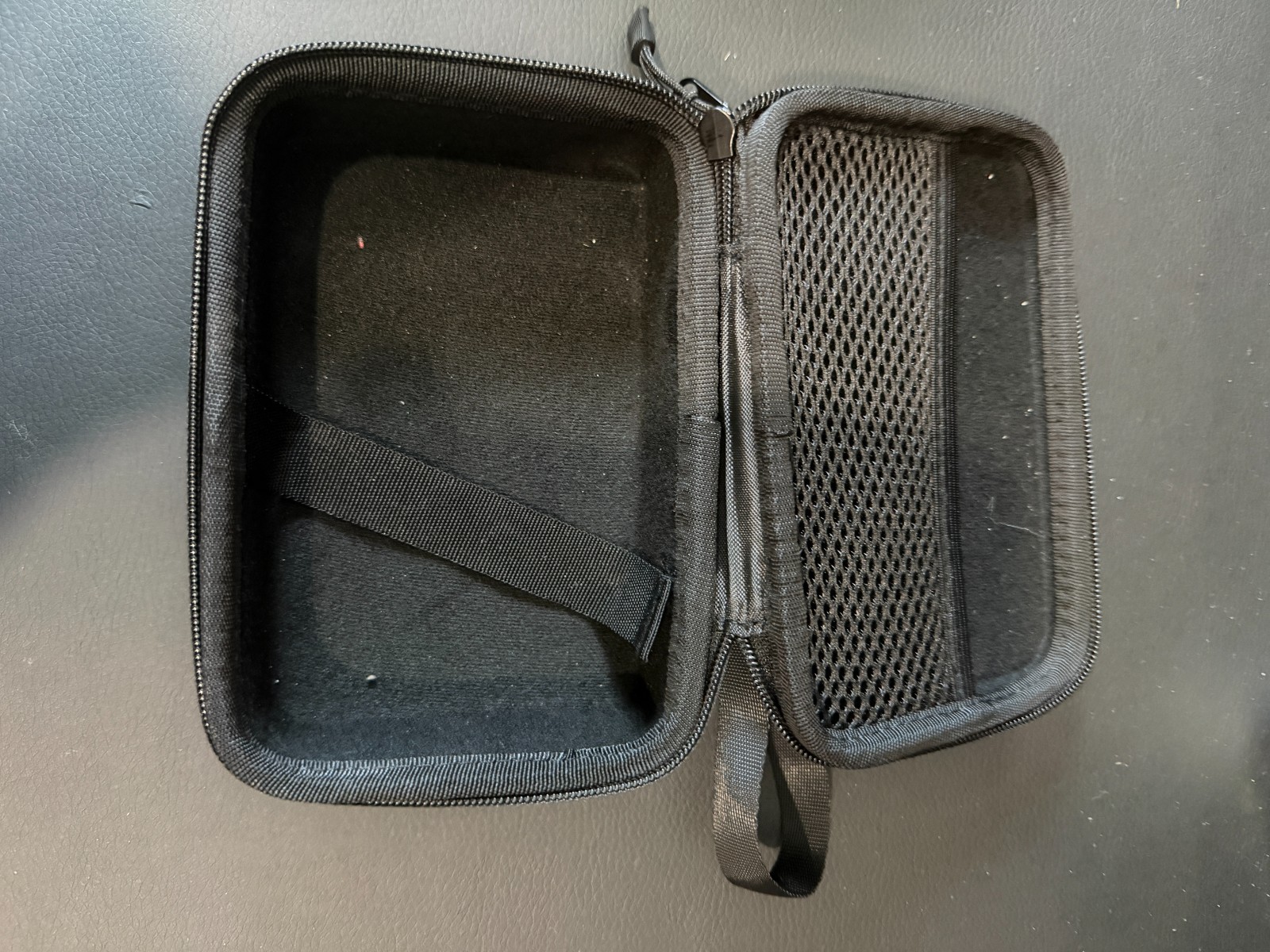 Retroid Pocket Classic Zipper Case Black