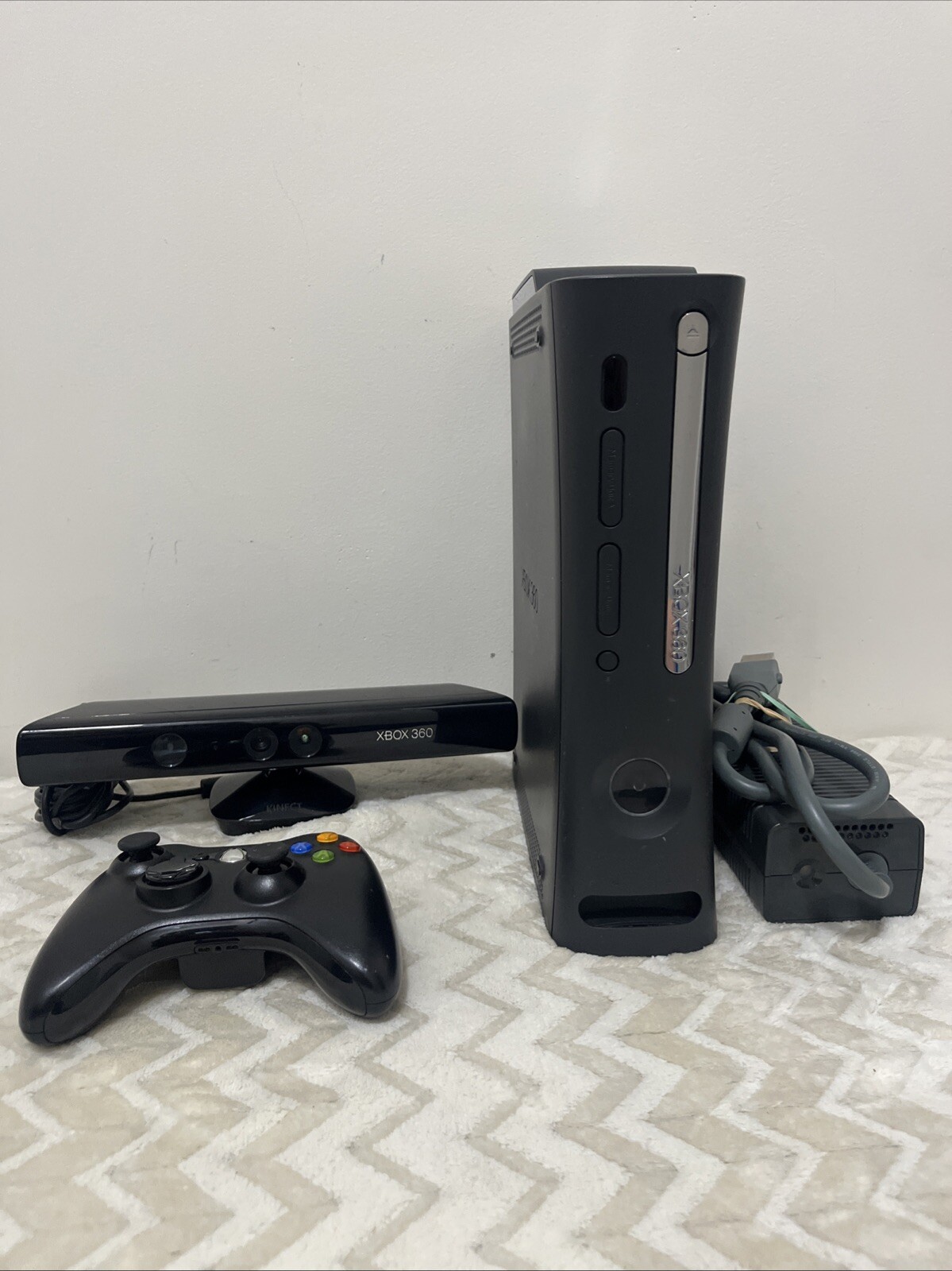 Microsoft Xbox 360 120GB Console With Power Adapter , Controller & Motion Cam
