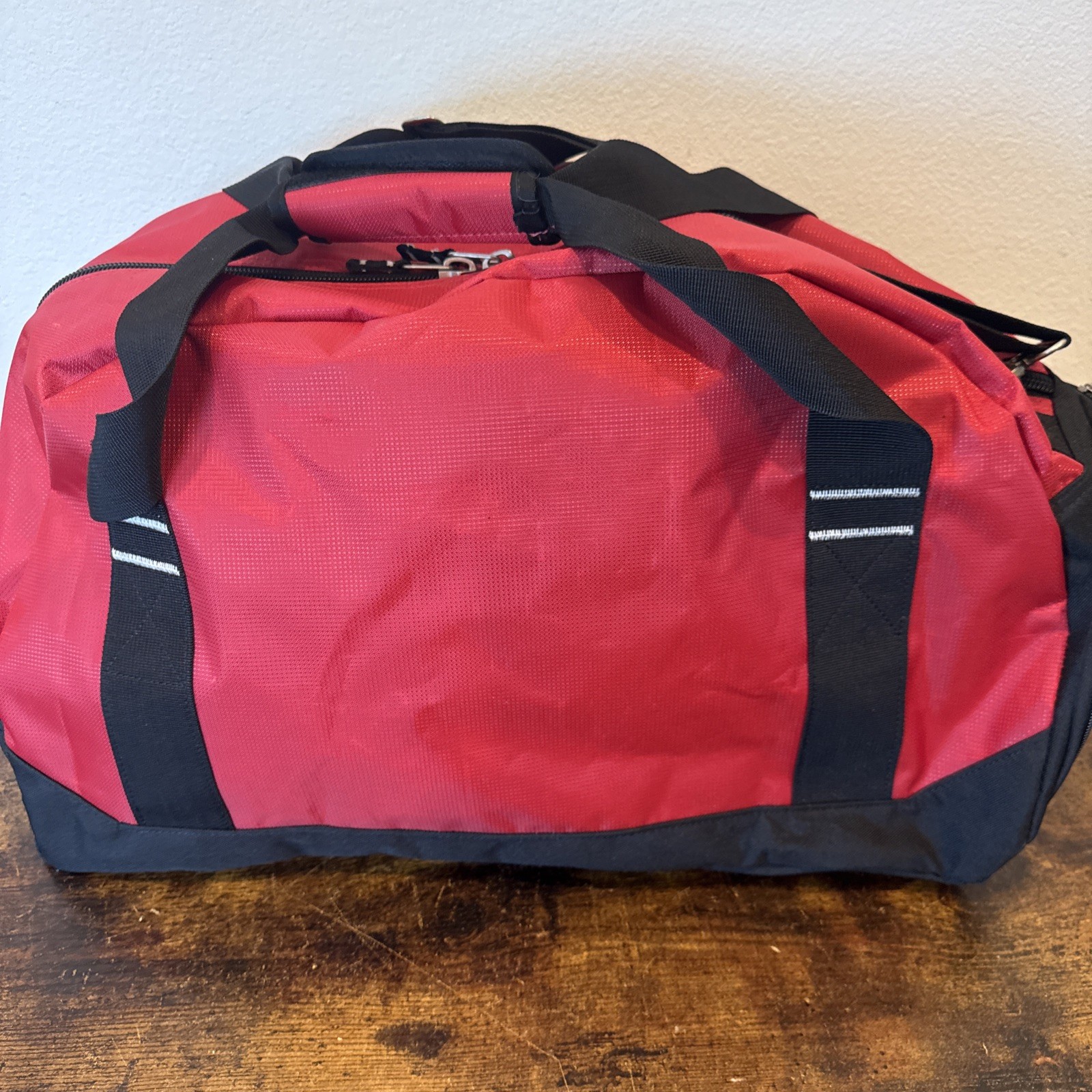 Nintendo MARIO Employee Exclusive OGIO Duffel Bag – Red/Black NWT – 21 x 10 x 12