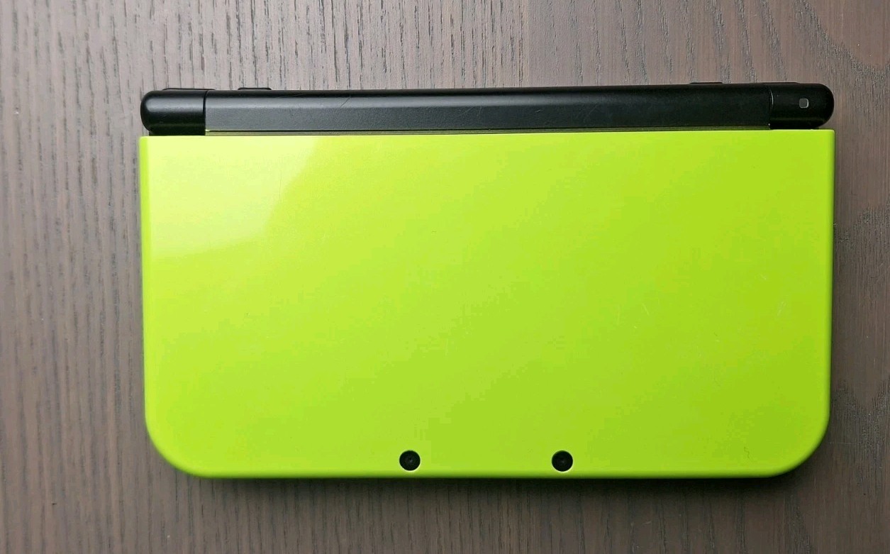 New Nintendo 3DS XL Lime Black | Charger + 32GB SD Card | Region Free