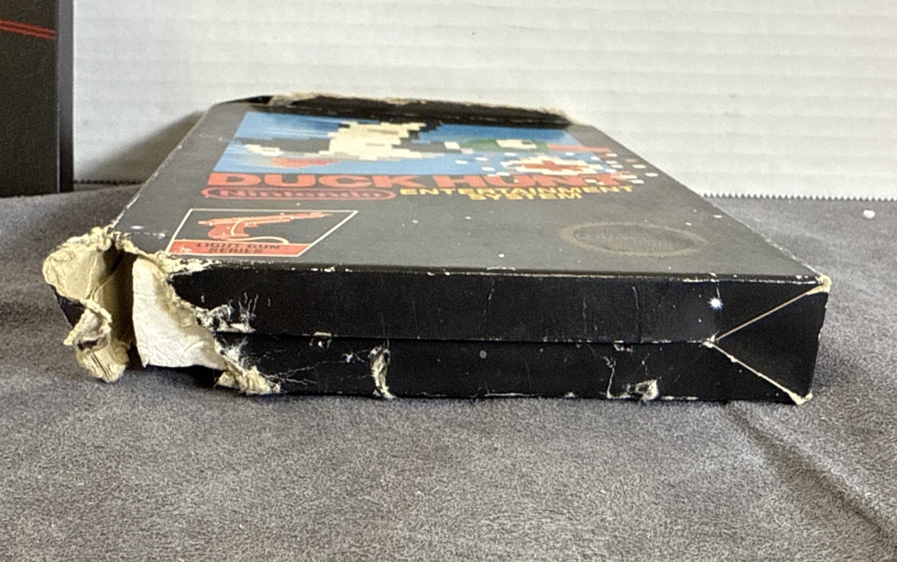 Duck Hunt (Nintendo NES, 1985) IN BOX (MISSING MANUAL) W/ Gray Zapper