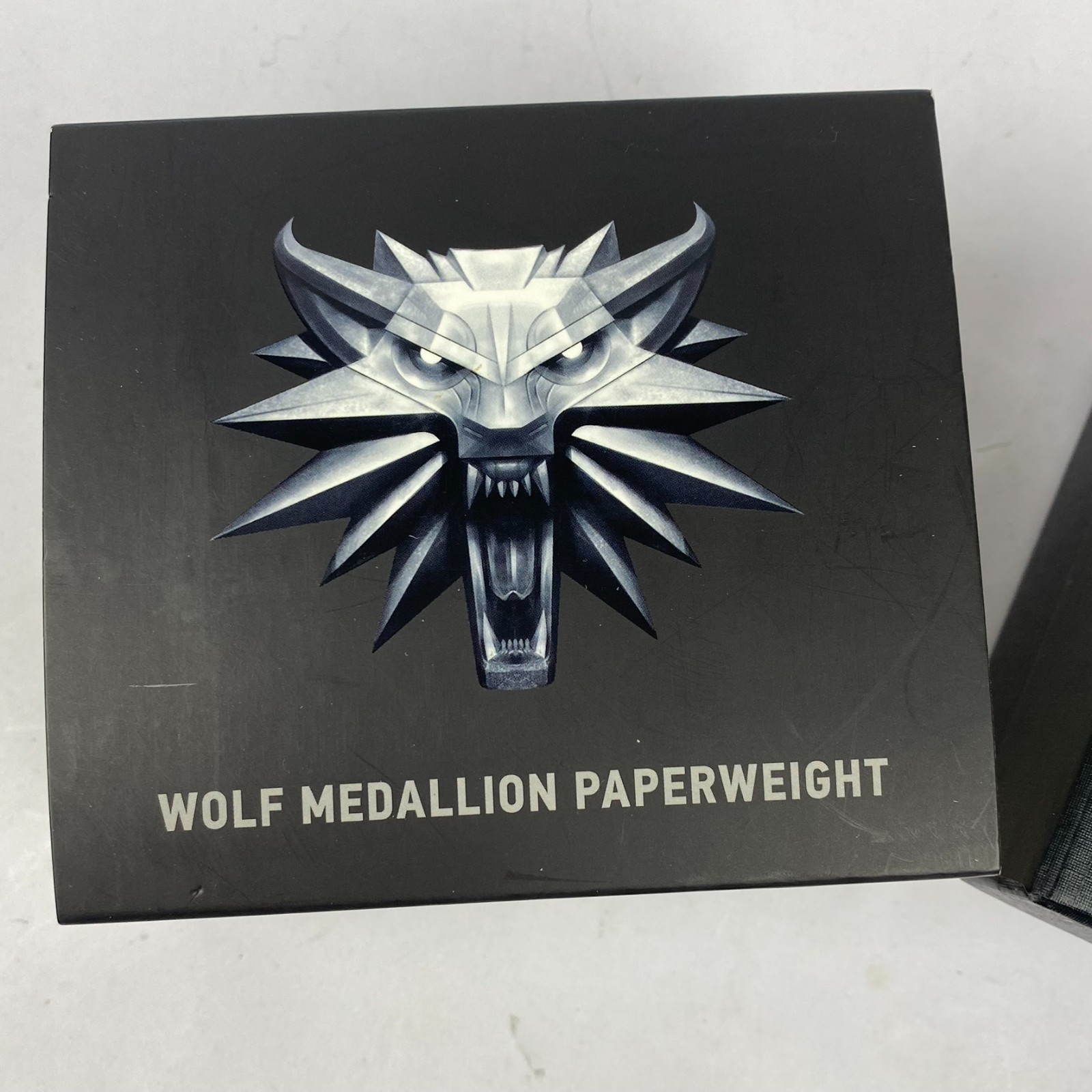 The Witcher 3 Wild Hunt Wolf Medallion Metal Paperweight Dark Horse Deluxe w Box