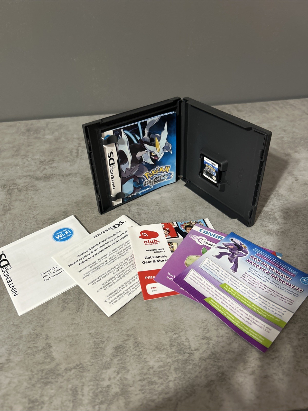 Pokémon Black Version 2 Nintendo DS 2012 Authentic Complete CIB W/ Inserts Mint