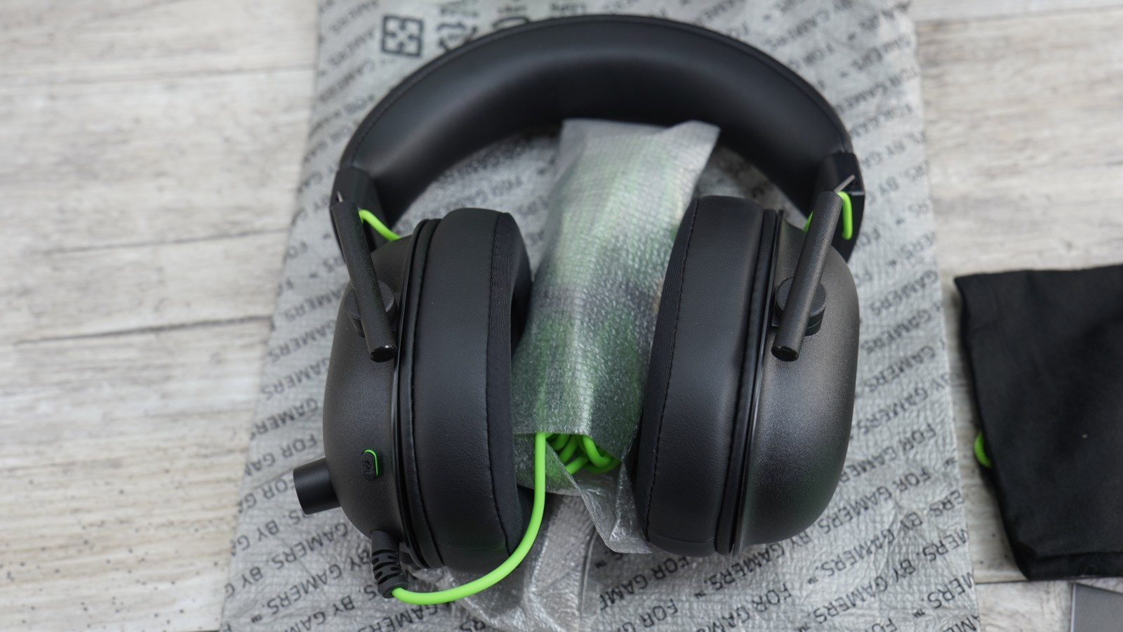 Razer Blackshark V2 X Gaming Headset – Black – Wired – Over-Ear/DAMGE BOX
