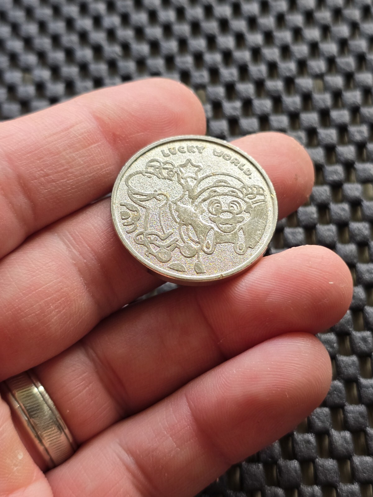 Super Mario Lucky World Coin Medal Nintendo Gachapon Rare Promo SNES GB [Chuck]