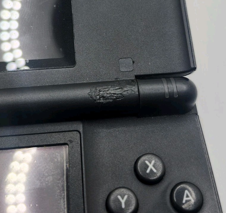 Nintendo DS Lite Console USG-001 with charger – Onyx Black