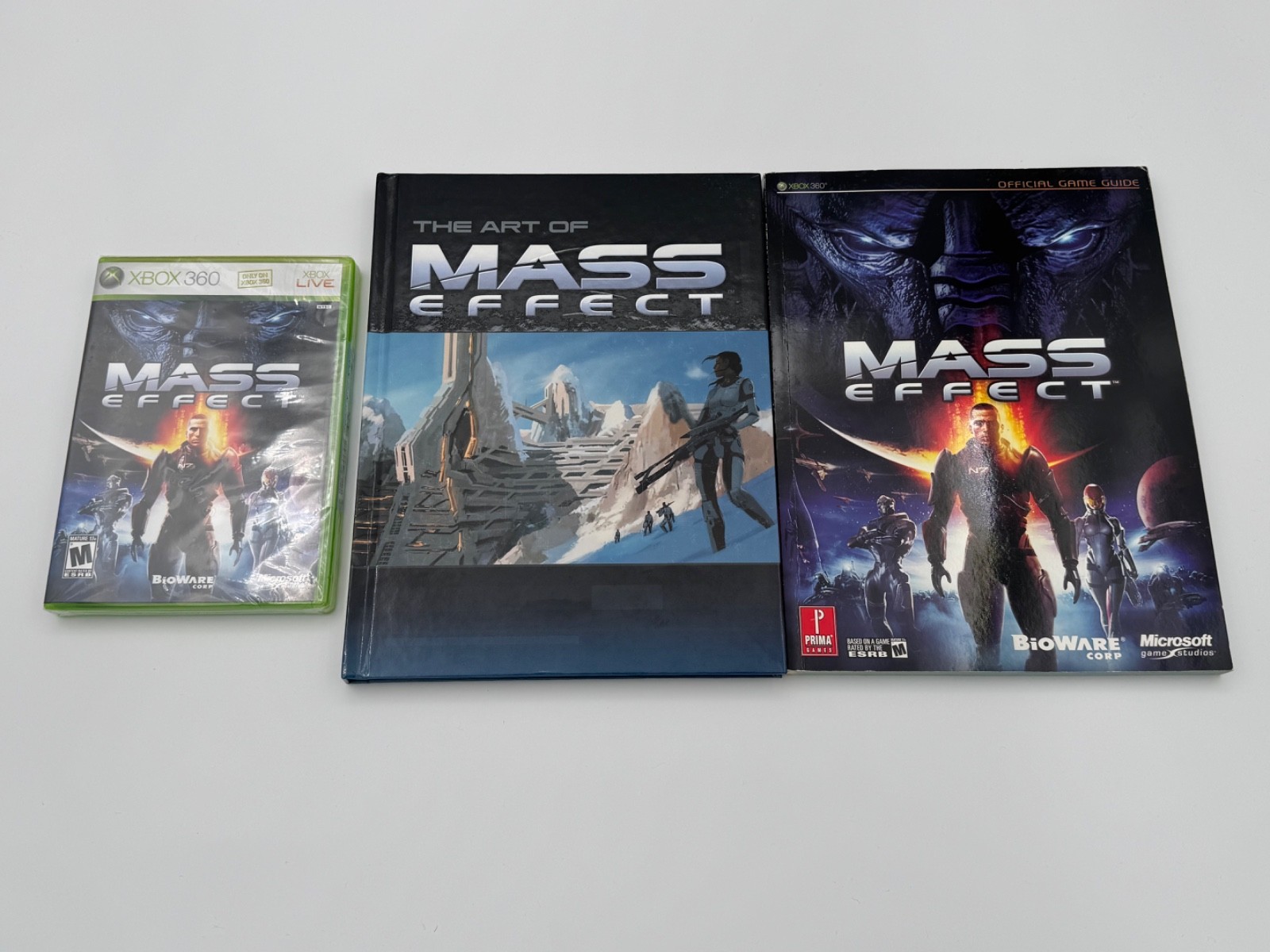 NEW Mass Effect 1 + Strategy Guide + World of Mass Effect Art Book (Xbox 360)