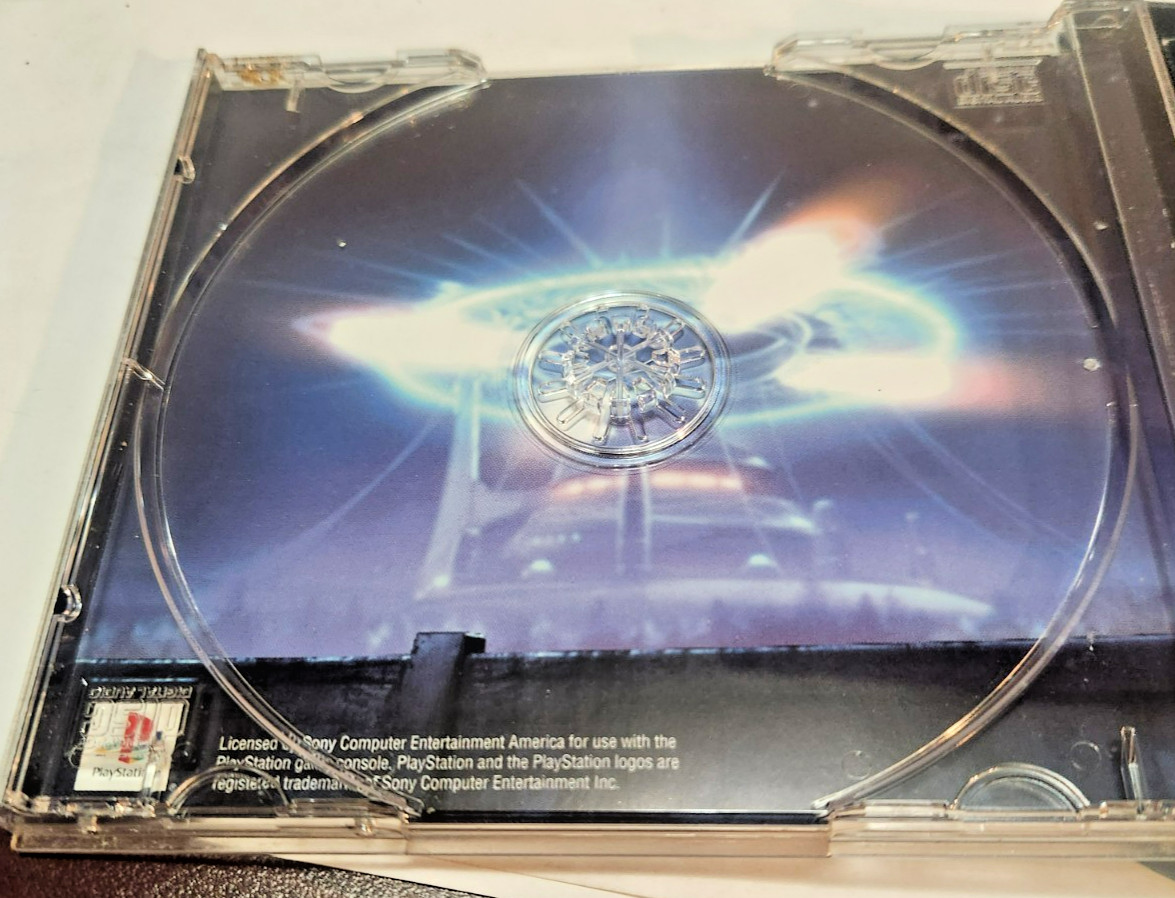 Final Fantasy VIII Playstation 1 Game Case 2 Manuals and 4 Discs