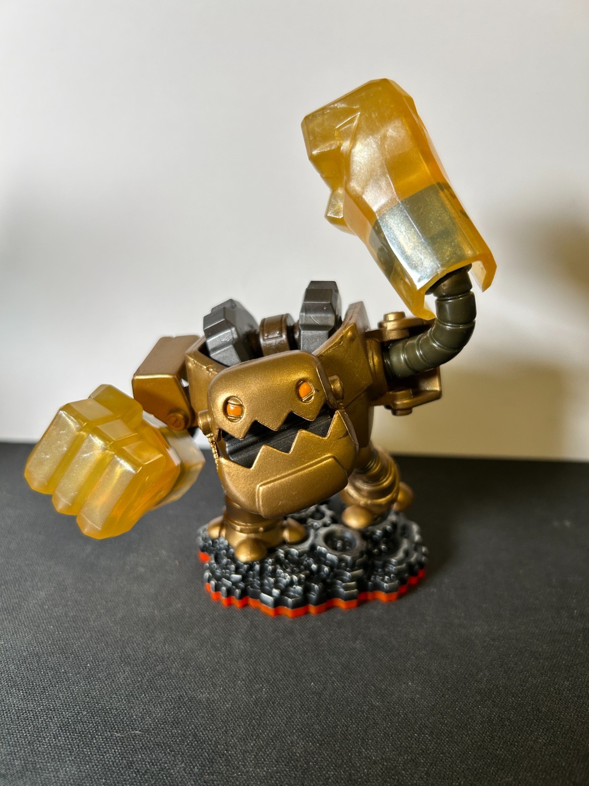 2014 Skylanders Trap Team Golden Jawbreaker Trap Master Character