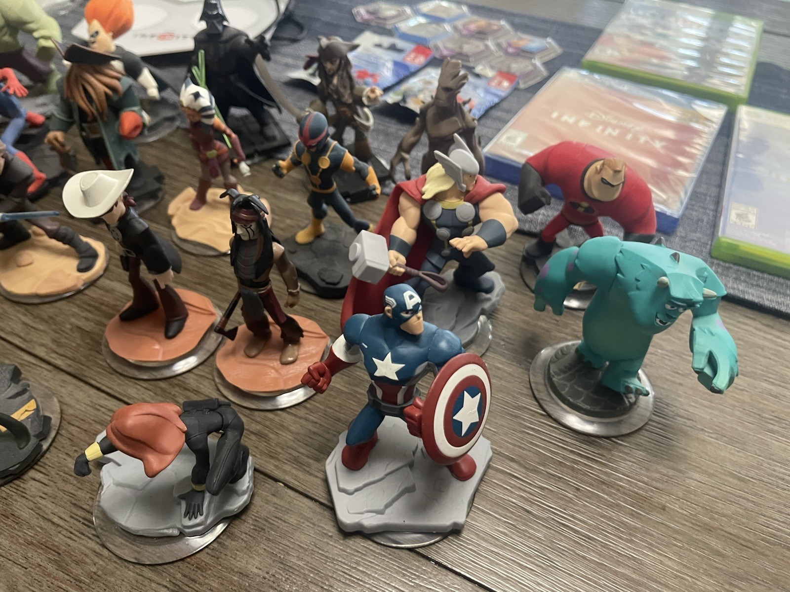 46 Piece Disney Infinity Set – Games, Figures, Game Pads, Crystals, Power Disc
