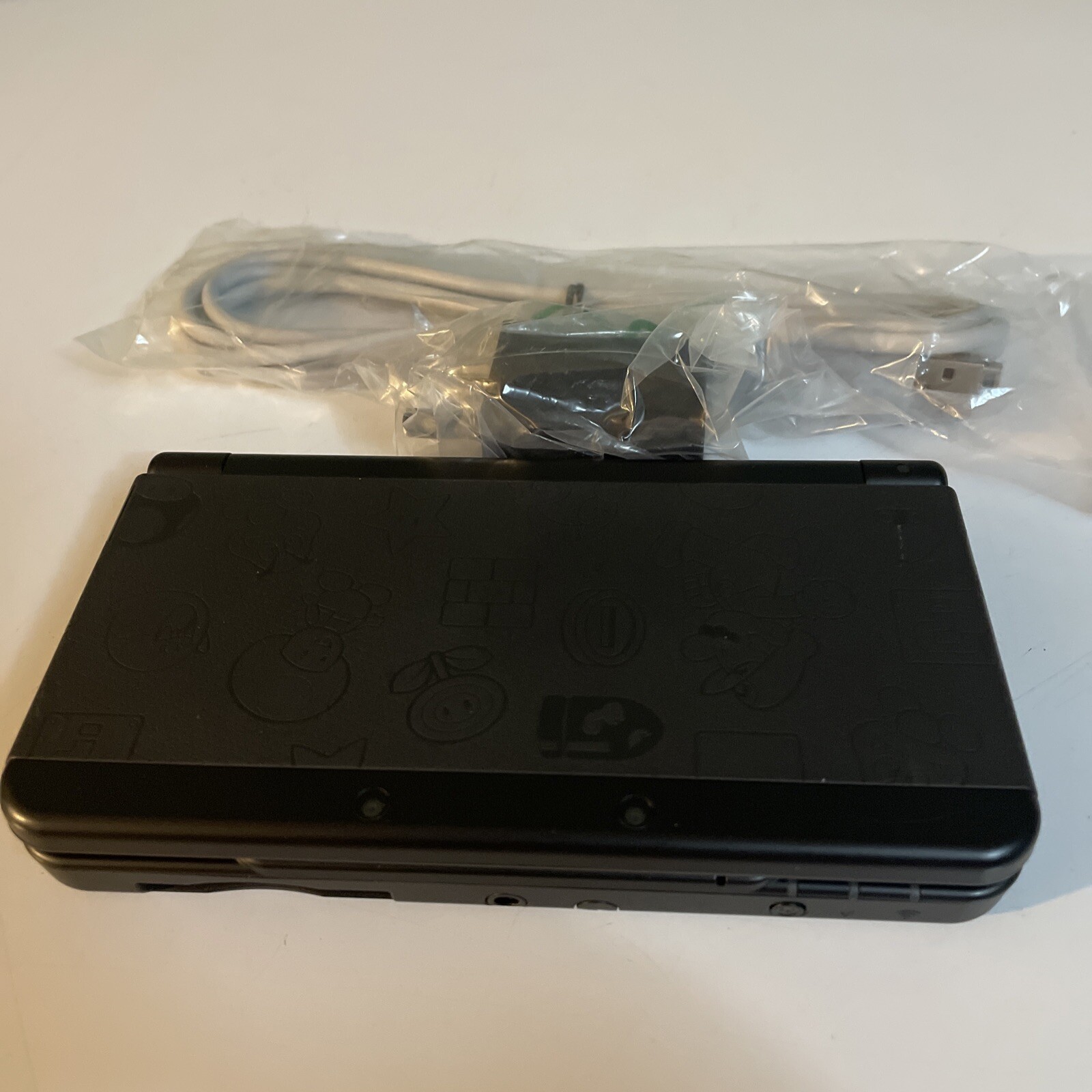 Nintendo New 3DS Super Mario Black Edition Handheld System Console + Charger/SD