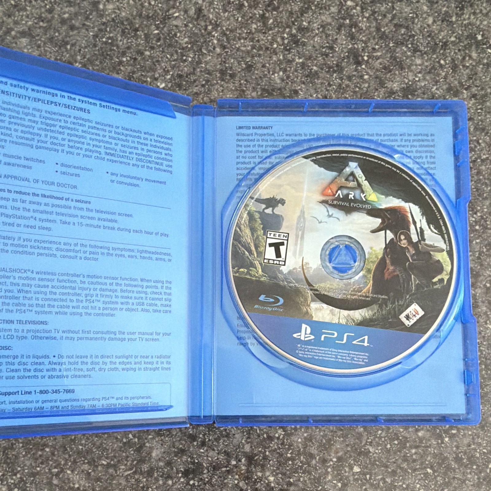 Studio Wildcard ARK: Survival Evolved PS4 Multiplayer Online Play T