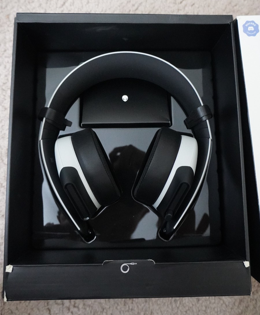 Alienware Ear-Cup (Over the Ear) 7.1 PC Gaming Headset Gray – AW510H
