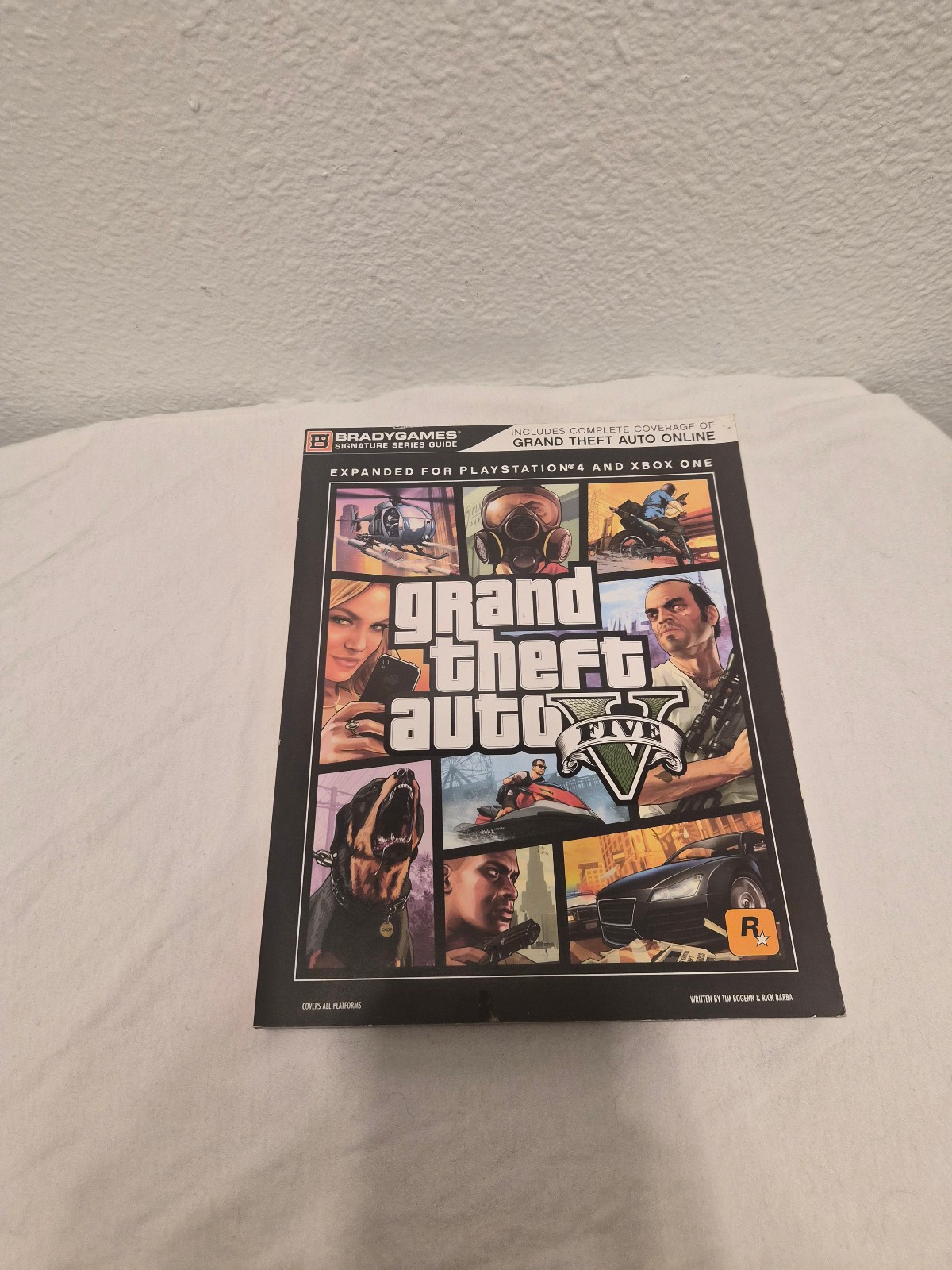 Grand Theft Auto GTA V 5 Bradygames Signature Series Guide Online PS4 XBOX ONE
