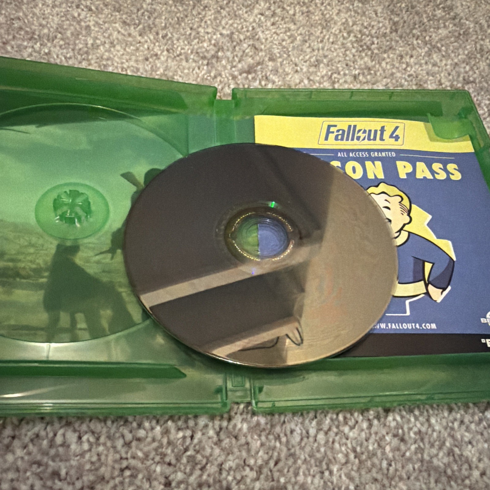 Fallout 4 Microsoft Xbox One, 2015, Vault-Tec Poster, Complete in Box