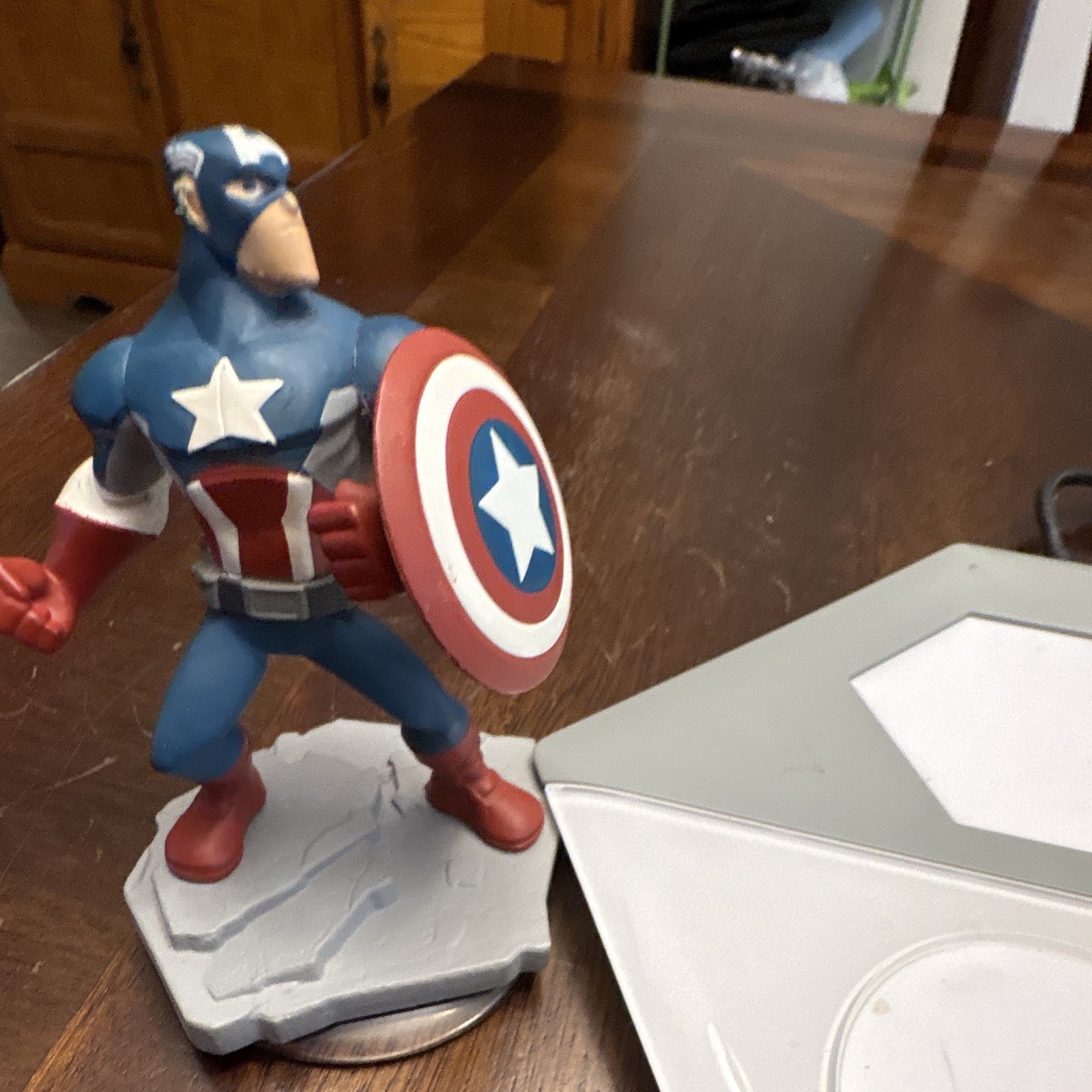 Disney Infinity Base USB Portal w/ Hulk & Captain America Figures (2013)