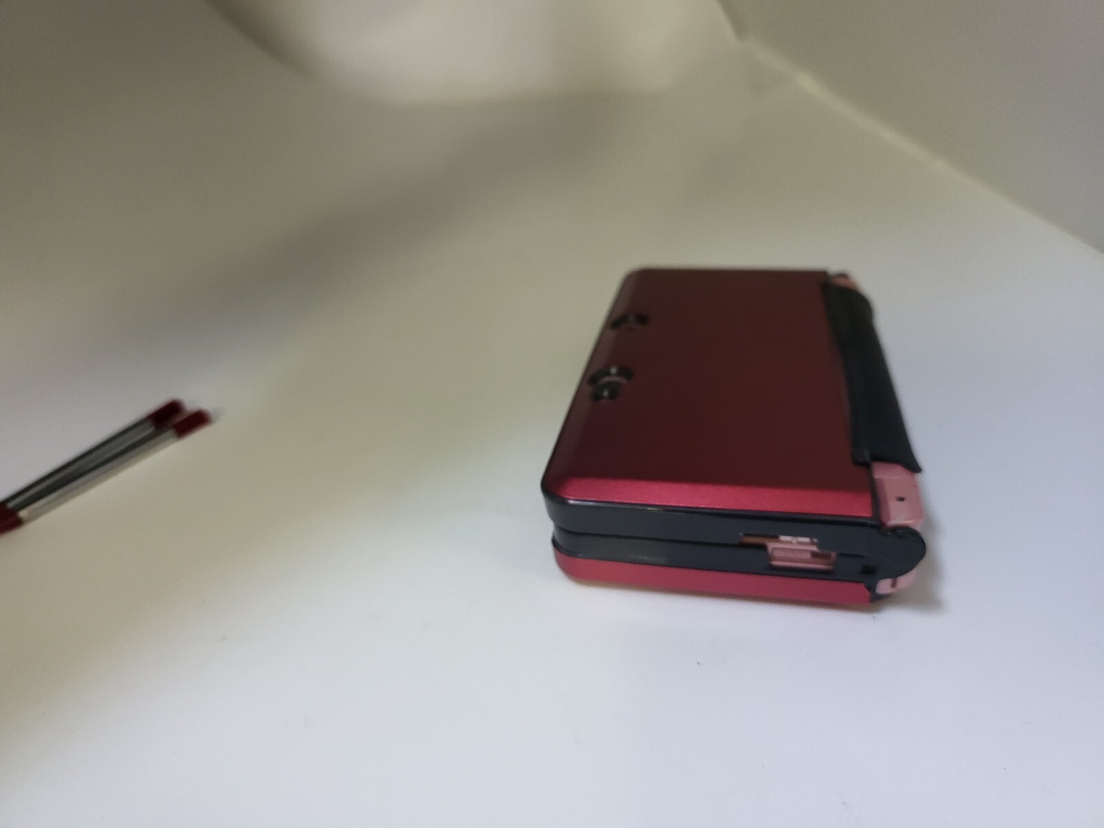 NEW RED Aluminum case W/2 Retractable Stylus Pens for the OLD Nintendo 3DS