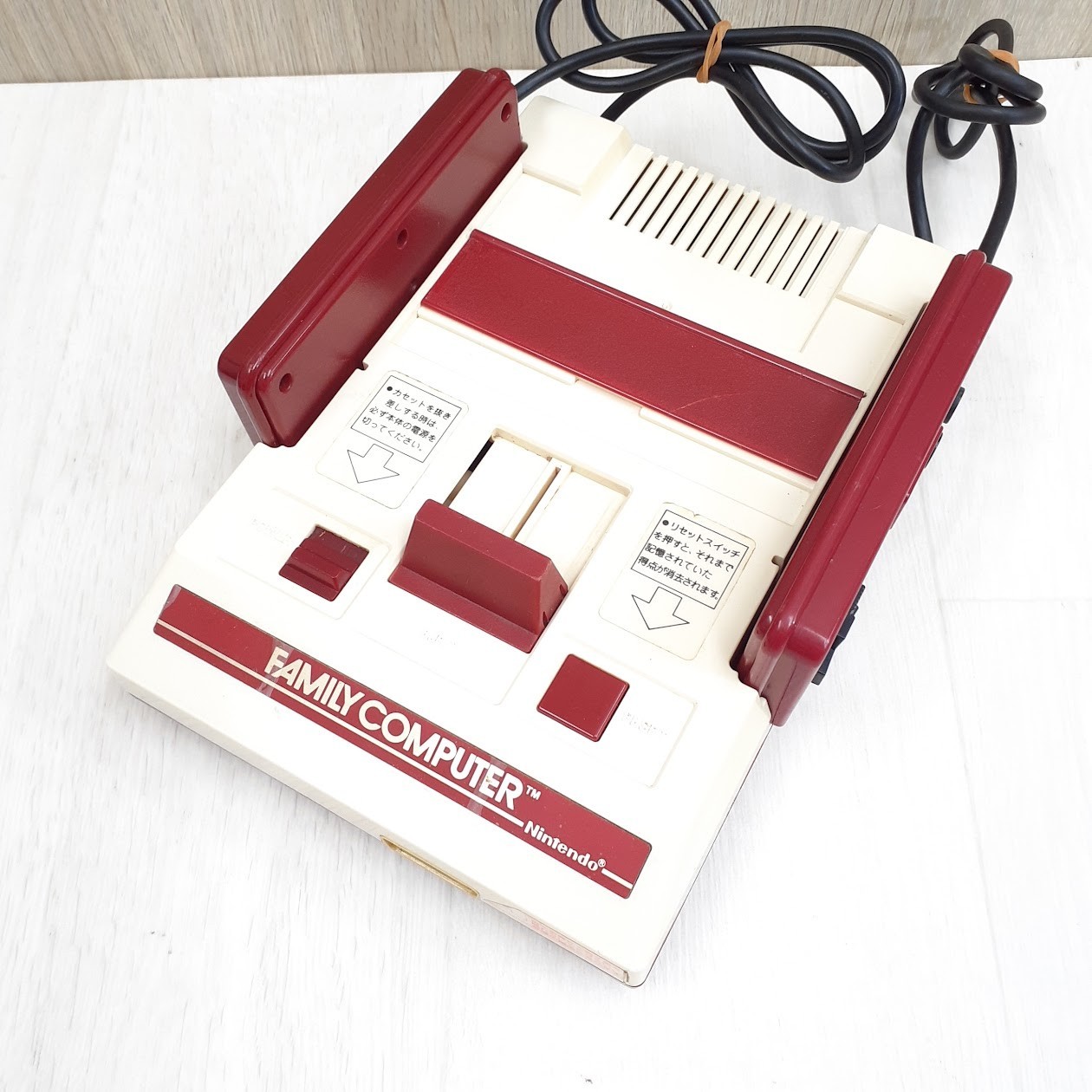 Nintendo Famicom in box Japanese original Console 4 games Super Mario HVC-001