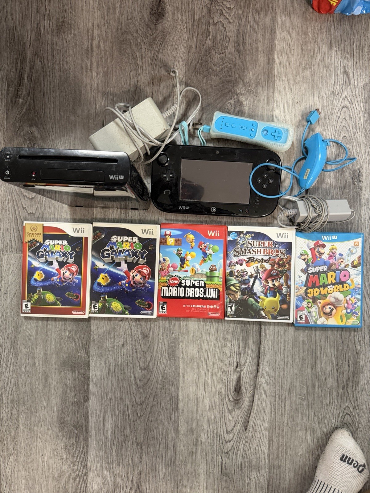 Nintendo Wii U Deluxe 32GB Black Bundle Mario Games Super Smash Bros